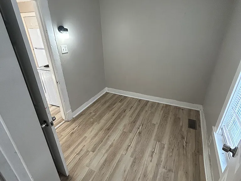 2349 Elyria Ave #2 — Photo 9