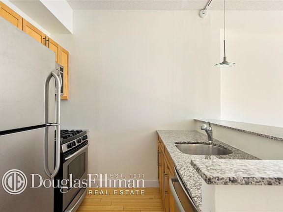 5th image of 516 W 47th St #Phn7b