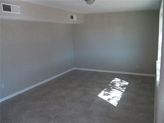 2nd image of 10337 Kinross Ave