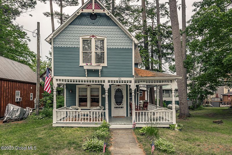 2nd image of 121 McKinley Avenue