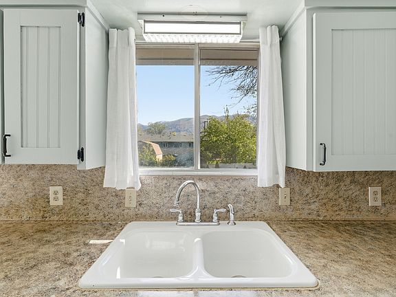 5th image of 515 Glenwood Dr
