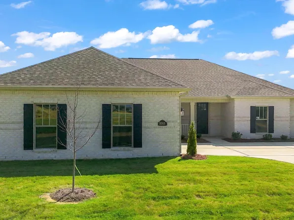 1065 Maplehurst St, Decatur, AL 35603