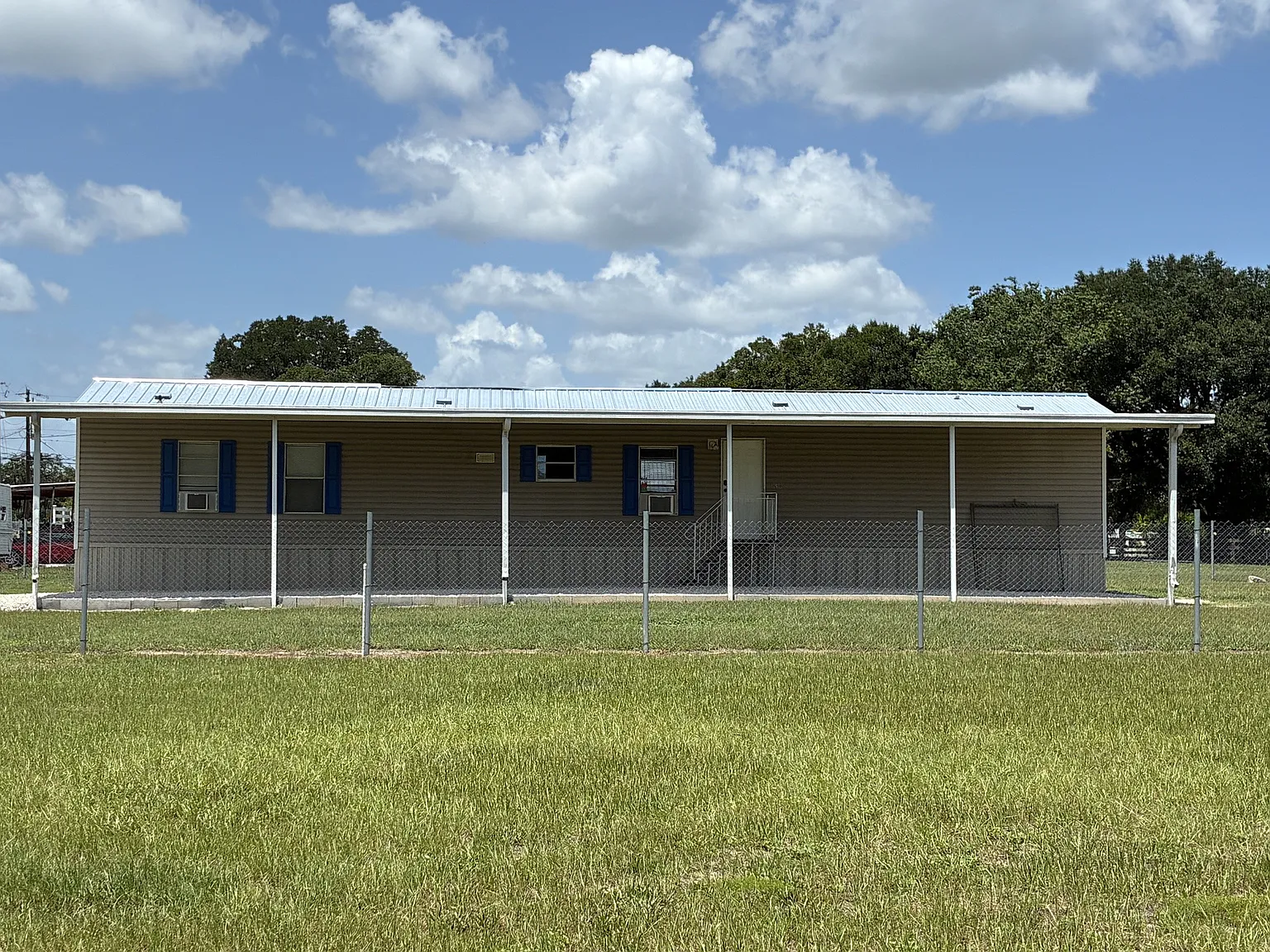 3 bed, 1070 sqft, $1,800 — Photo 2