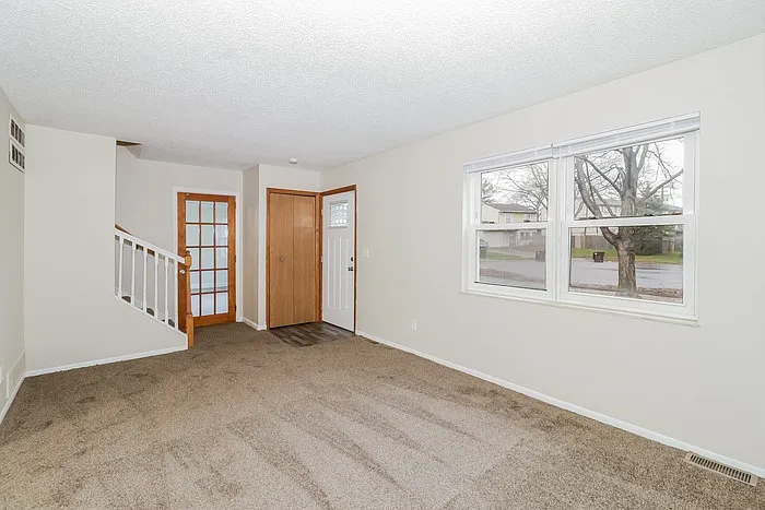 3504 Greenwood Dr — Photo 4