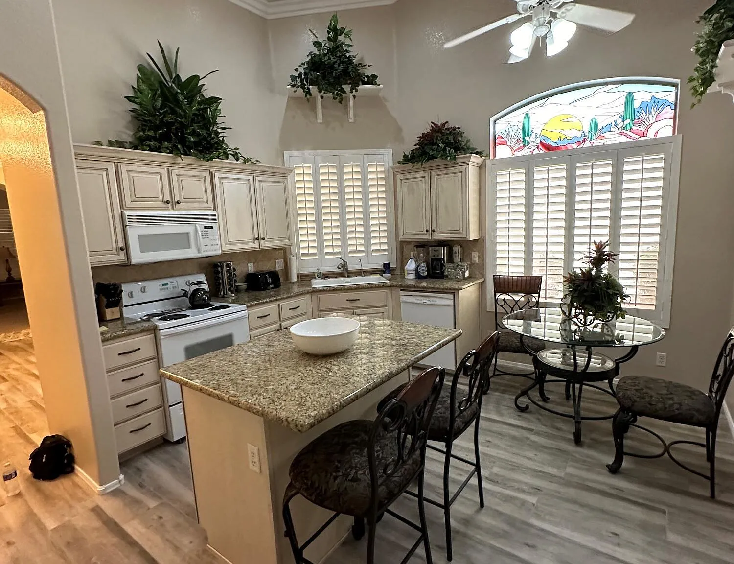 2 bed, 2.0 bath, 1572 sqft, $2,500 — Photo 4