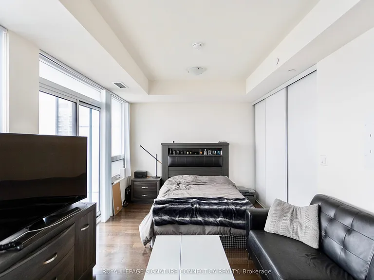 460 Adelaide St E #1112 — Photo 7