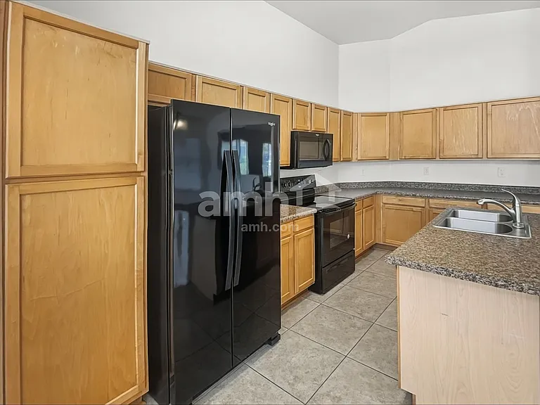 15872 W Adams St — Photo 3