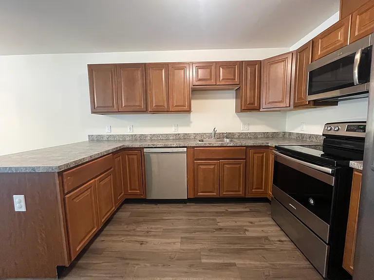 18 Goshen Rd — Photo 5
