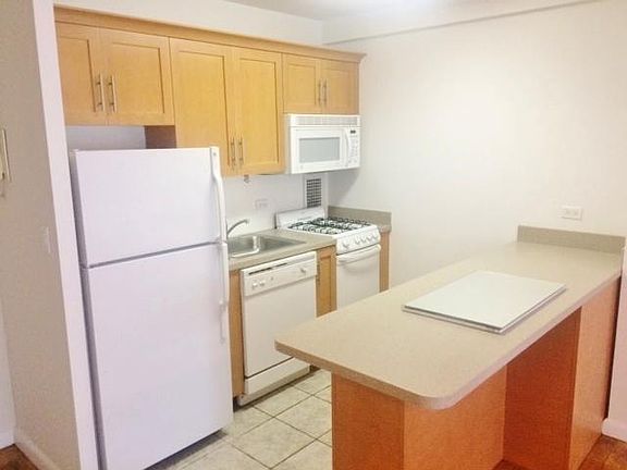 2nd image of 1470 1st Ave APT 6A