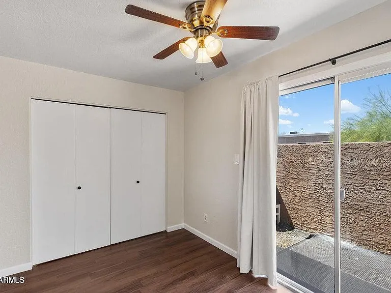 330 W Tonopah Dr #5 — Photo 22