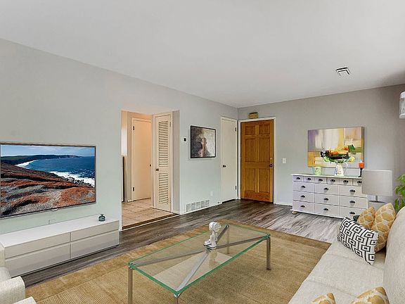 4th image of 1100 W 28th St #6