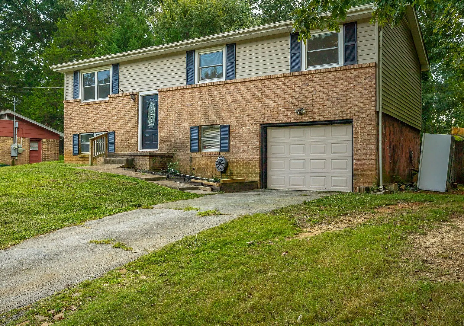 House In Hixson — Photo 4