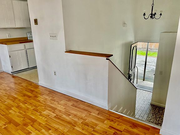 3rd image of 1303 NE 195th St APT B