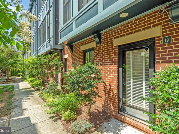 19 Yogurt Ln, Baltimore, MD 21231