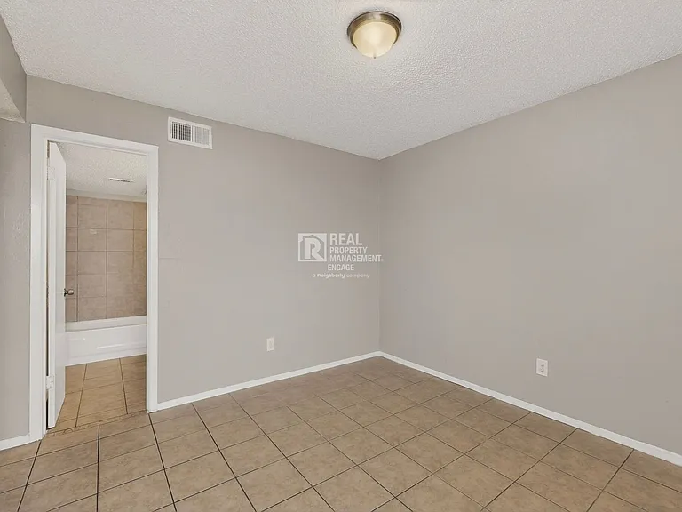 8024 Cambridge Cir — Photo 28