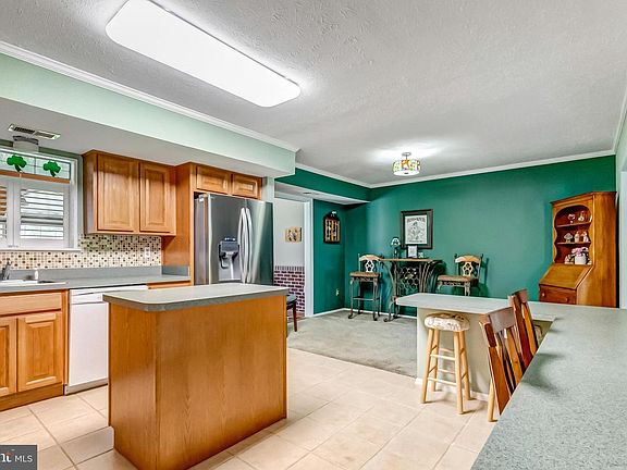 3rd image of 8137 Windmill Ct