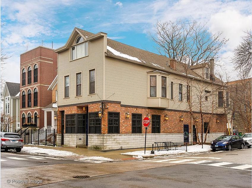 1st image of 1059 W Wrightwood Ave #2F