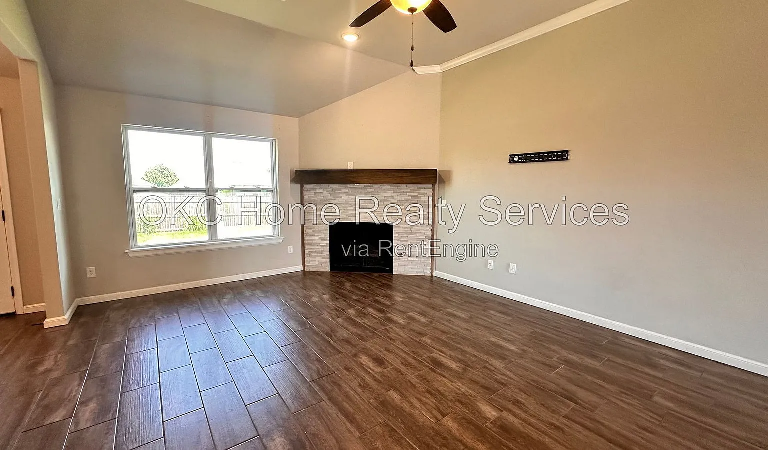 3 bed, 2.0 bath, 1721 sqft, $1,775 — Photo 3