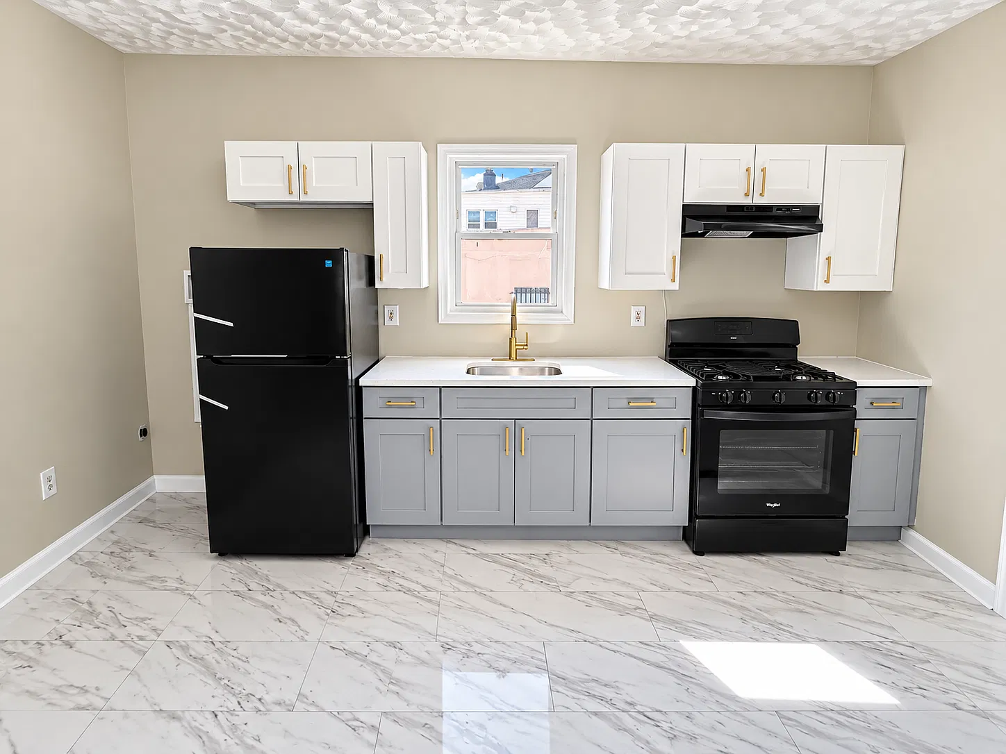 3 bed, 1.5 bath, 1200 sqft, $1,995 — Photo 1