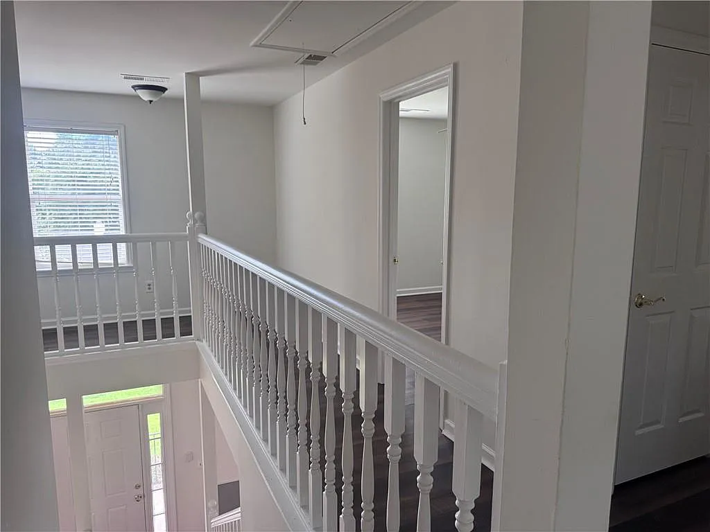 6 bed, 3.5 bath, 2700 sqft, $3,500 — Photo 3