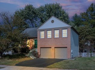 18 Dudley Ct, Sterling, VA 20165