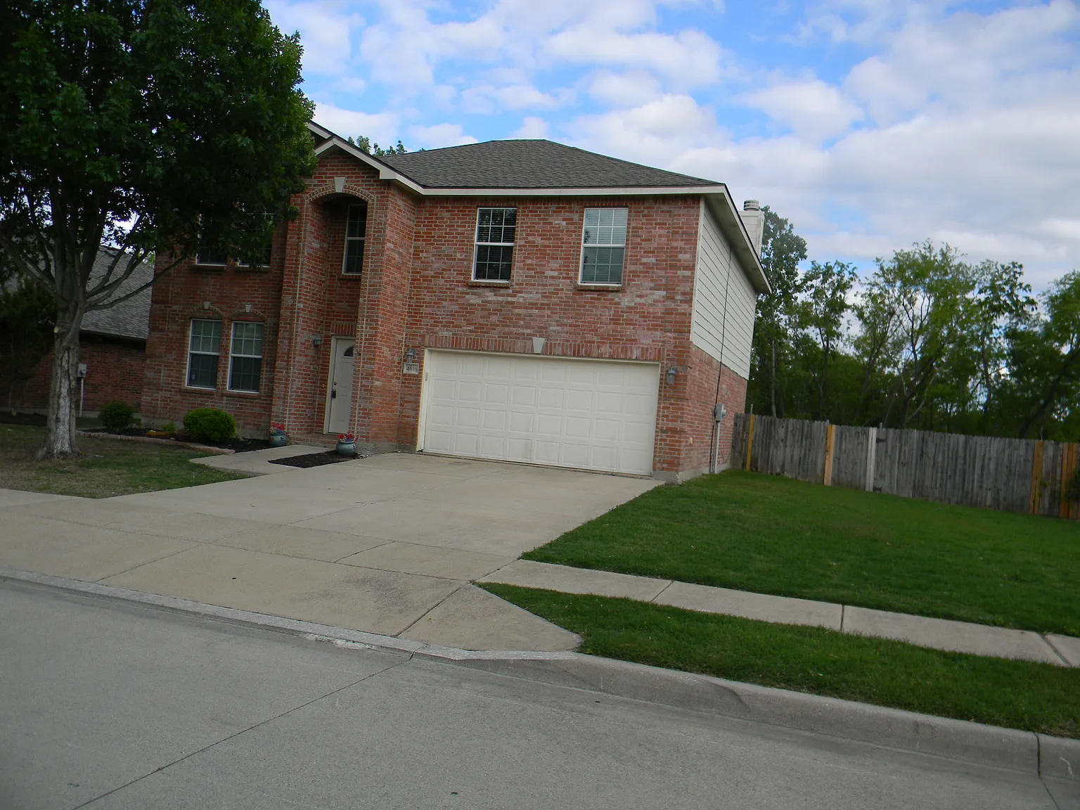 3 bed, 2.5 bath, 2236 sqft, $2,200 — Photo 2