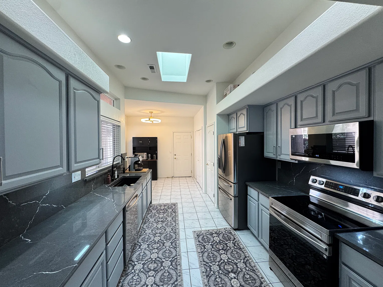 3 bed, 1590 sqft, $2,495 — Photo 4