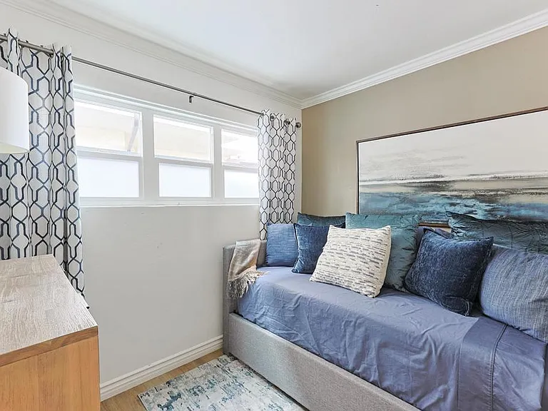 207 C Ave — Photo 2