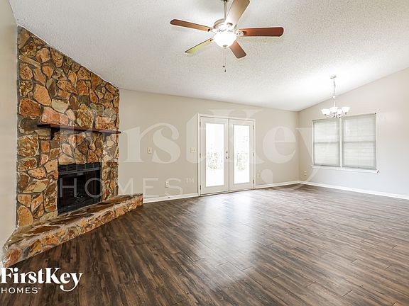 3rd image of 1591 Twin Oak Dr W