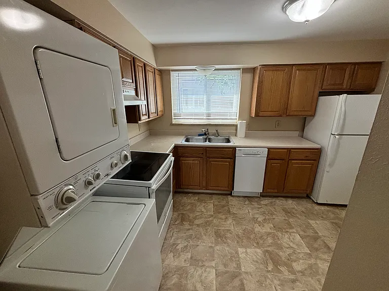 32 Valentine Ln #1 — Photo 8