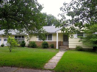 1 Laurel Ln, Syosset, NY 11791