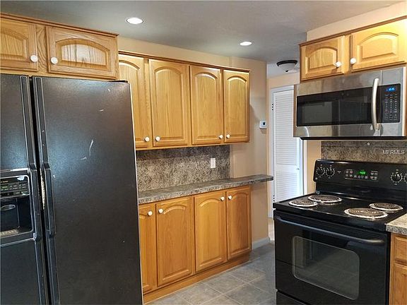 4th image of 3448 Columbus Dr