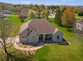 5097 N Village Dr, Leesburg, IN