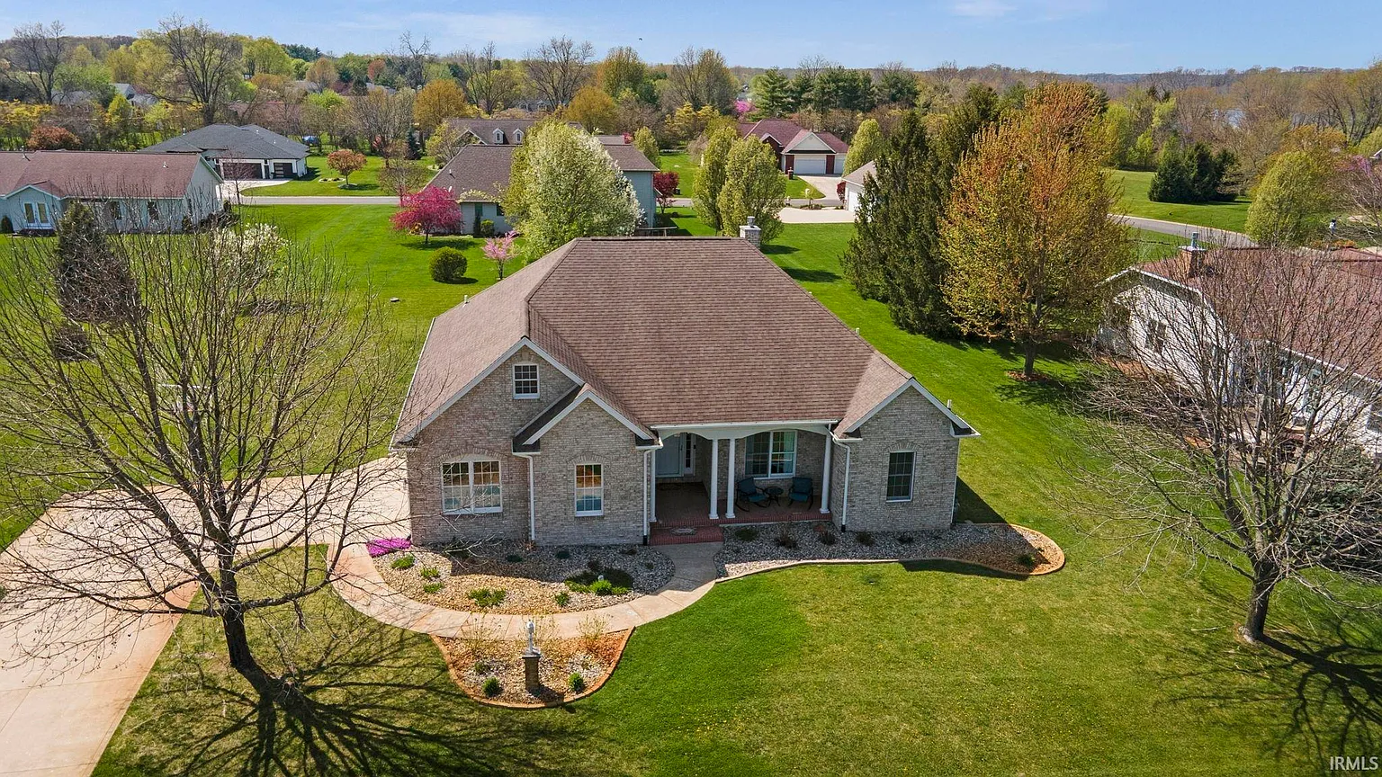 5097 N Village Dr photo 1