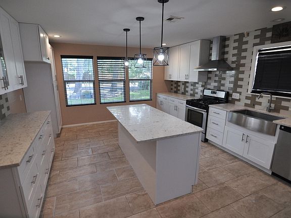 5th image of 9615 Meadowheath Dr