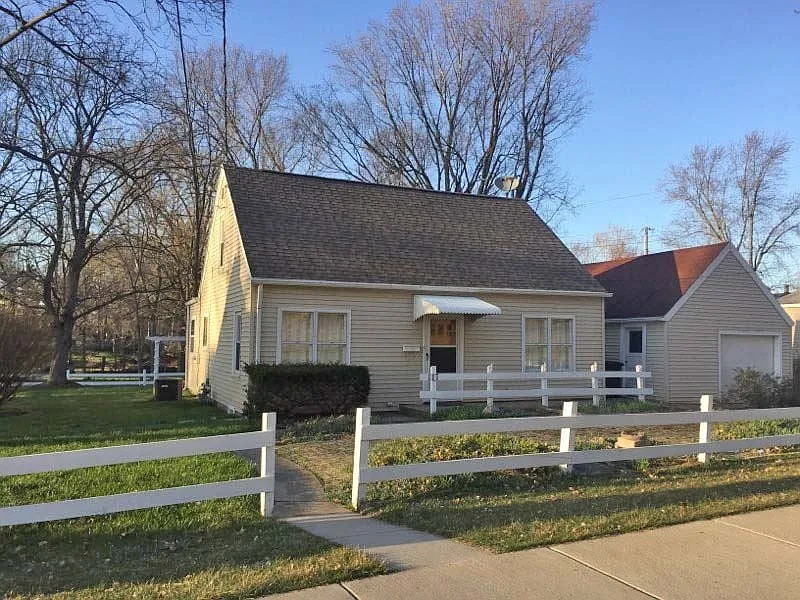 117 E Barbie St photo 1