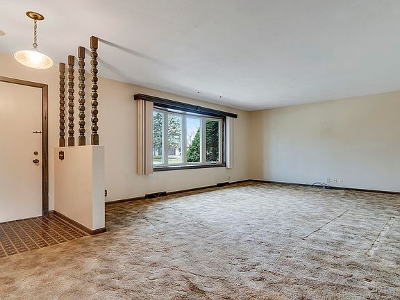 5th image of 3258 Shelburne Dr