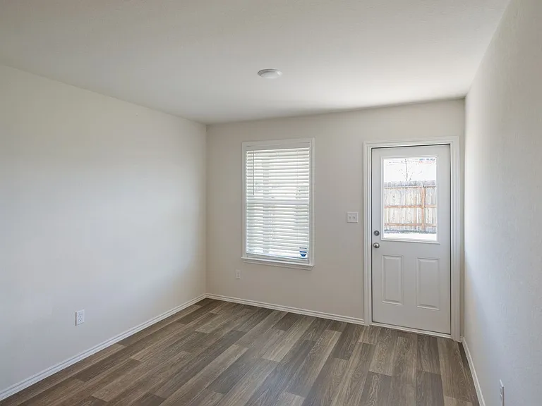6319 Antares — Photo 13