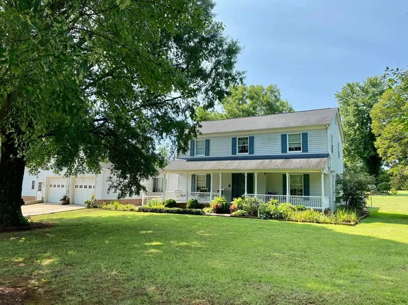 3494 Country Club Dr, Chase City, VA 23924