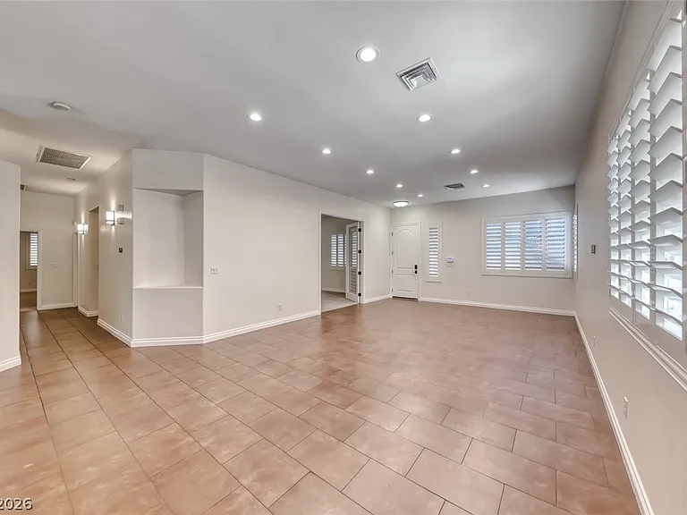 2122 Mooreview St — Photo 5