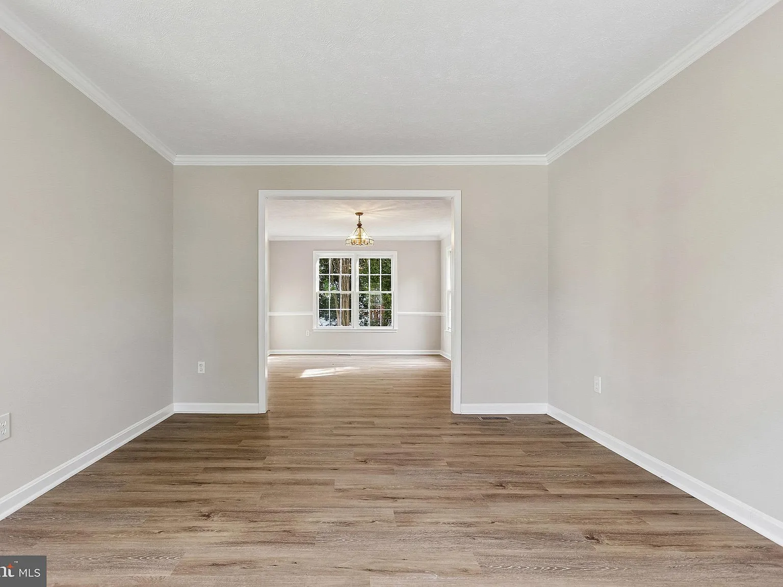 6 bed, 3.5 bath, 3326 sqft, $3,800 — Photo 2