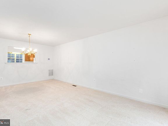 5th image of 5622 Glenwood Mews Dr