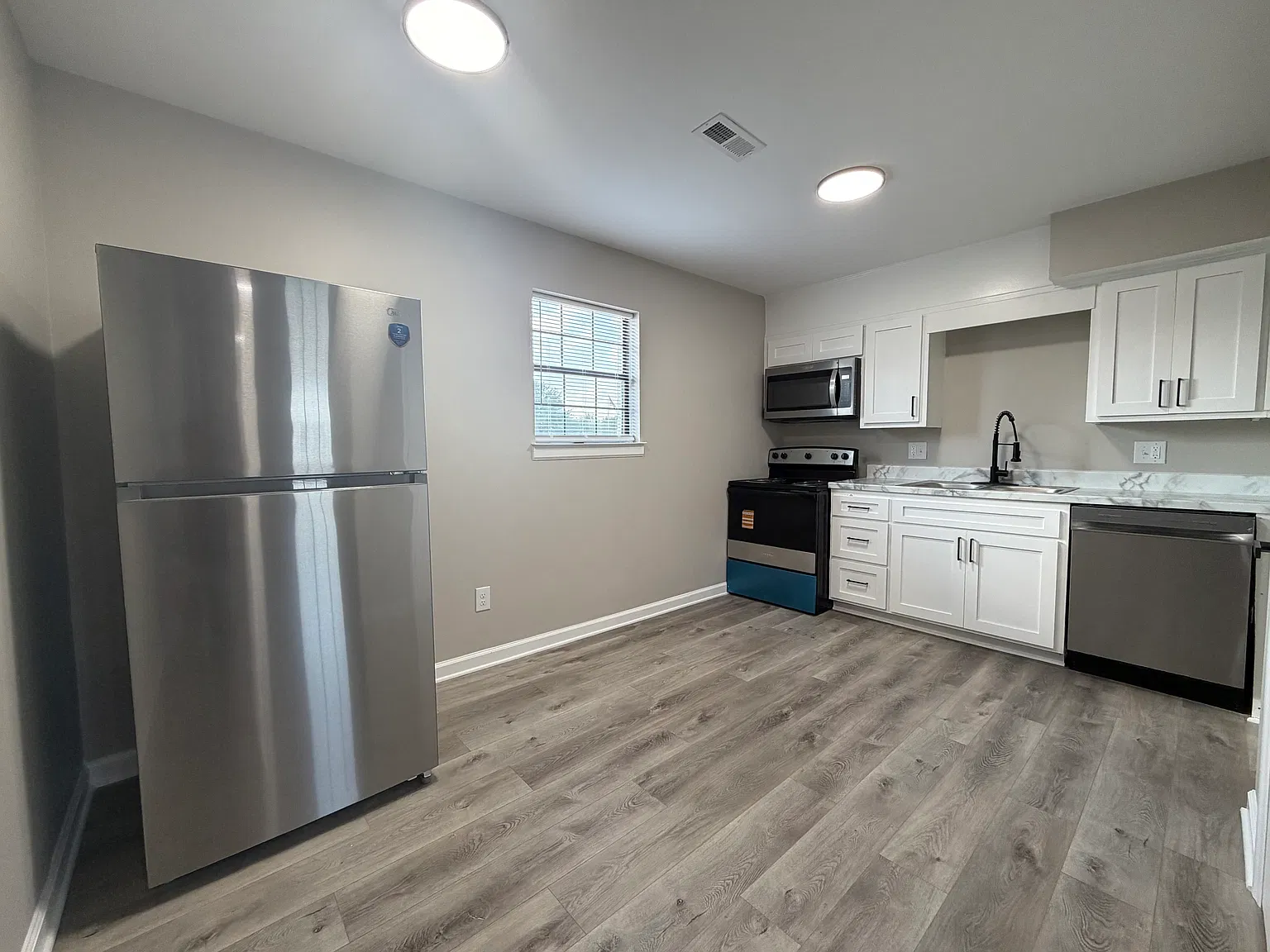 Fisher St Apartments — Photo 2