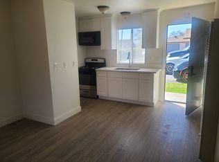 1924 West Dr APT 5, Vista, CA 92083