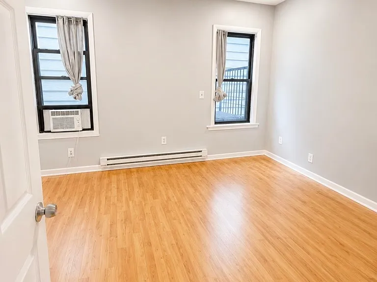 580 Summit Ave #2 — Photo 5