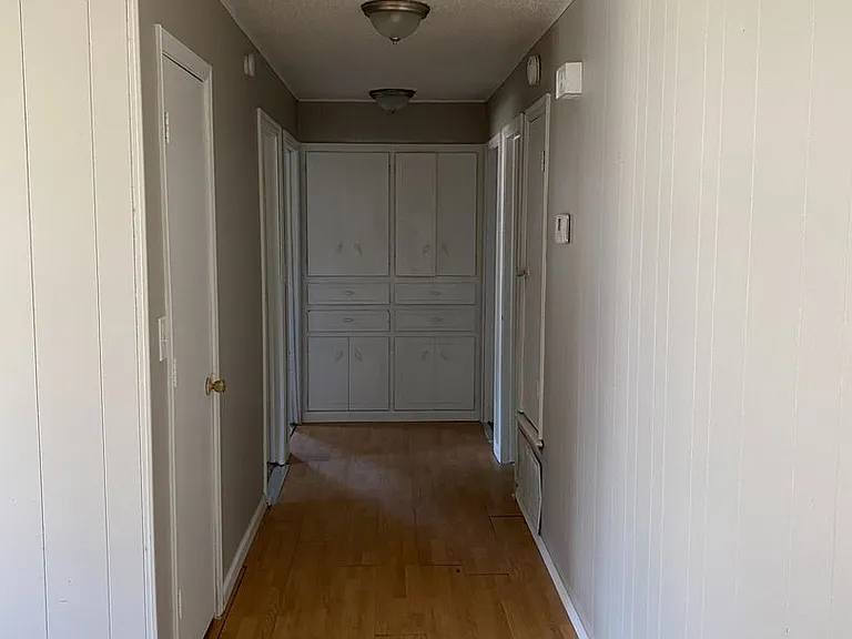 637 Royal Ave — Photo 6