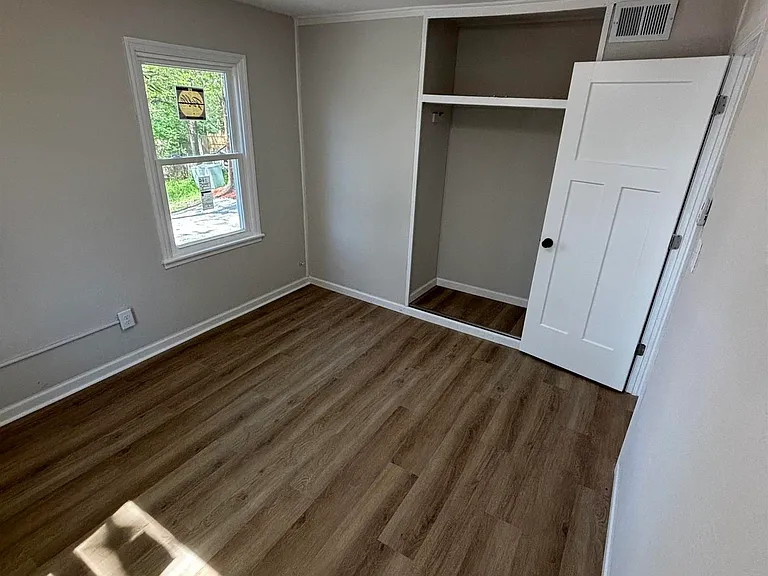 1703 N Valley Ave — Photo 44