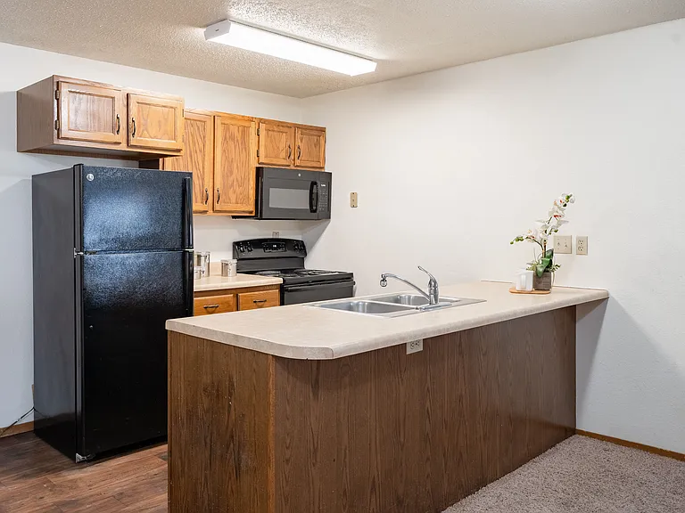 Fargo, ND Cedars 4 Apartments | 21B | Kitchen