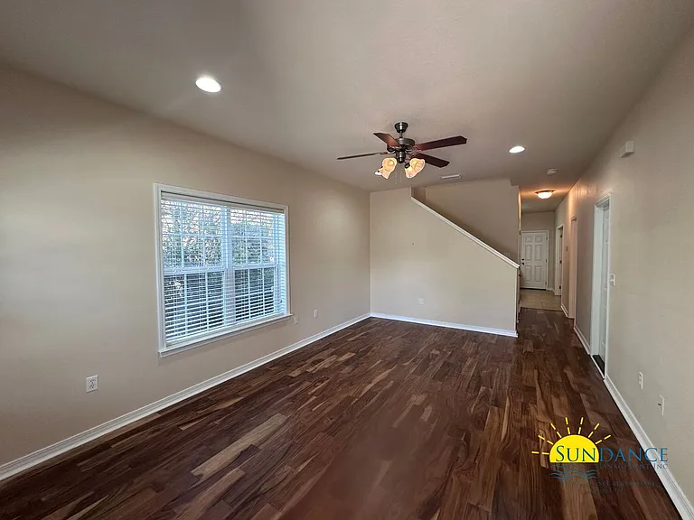 1494 Bentley Cir — Photo 2