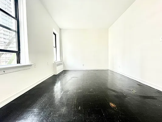 Rented by HOLTON REAL ESTATE INC. | media 14